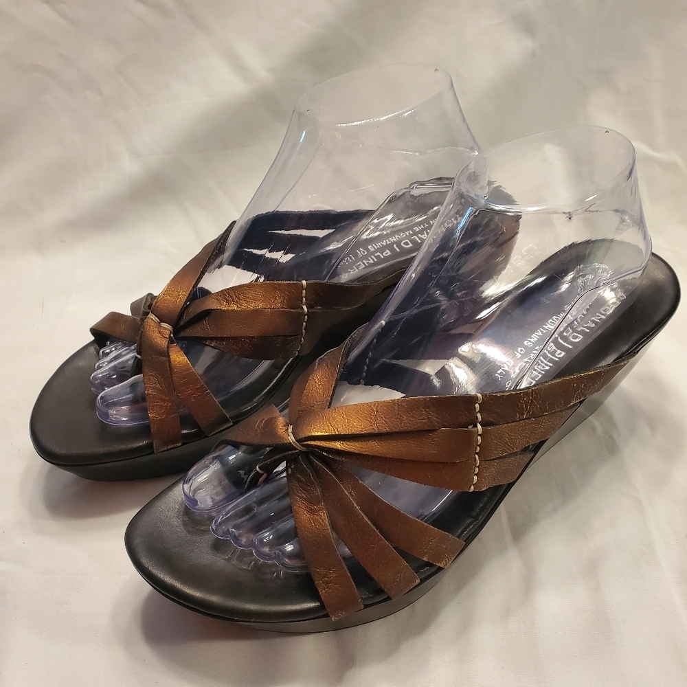 Donald J Pliner Cathe Womens Bronze And Black Strap Platform Wedge Sandal SZ 9M